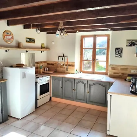 Au Repos De La Sioule Holiday home *