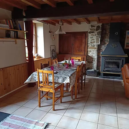 Au Repos De La Sioule *